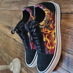 Vans Men's Black and Red Graphic Flames And Skull Design Sneakers. Size‎ 10